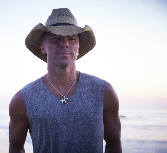 Kenny Chesney & Carly Pearce at Lakeview Amphitheater